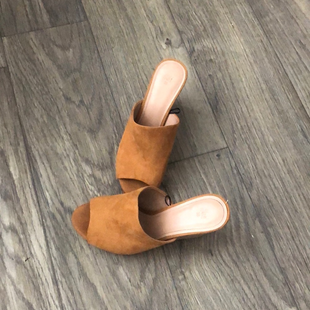 Camel suede wedge-heel sandals by H&M